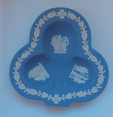 Vintage Wedgwood Jasperware blaues Blatt Kleeblatt geformt Schmuck Schale-Top 