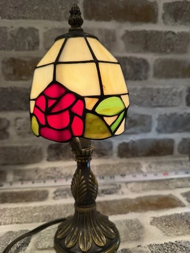 Vintage Tiffany-Style Stained Glass Rose Table Lamp – Art Deco Accent Light
