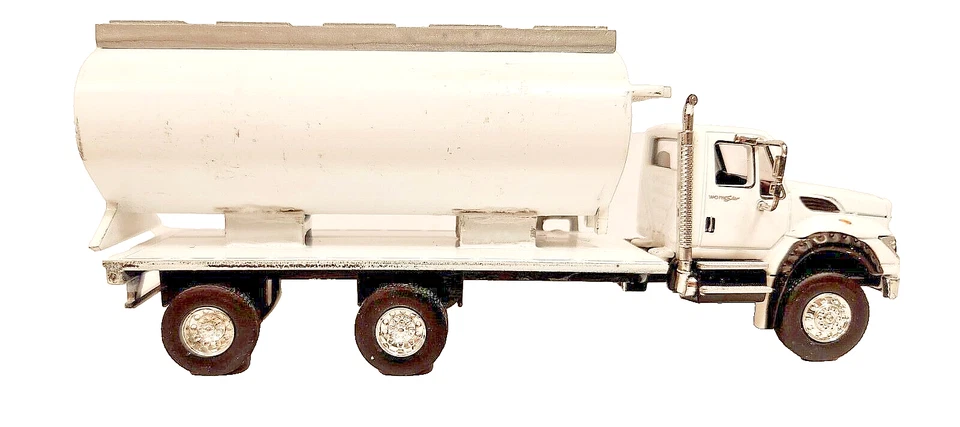 DCP / Greenlight International Fertilizer Truck NEW Custom Built 1 off - Image 4 of 4