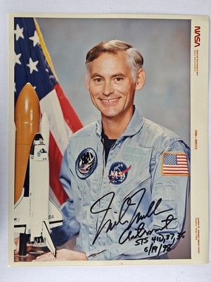 Original Signed Nasa Photo Of Astronaut Richard ''Mike'' Mullane 8x10 (Kodak)