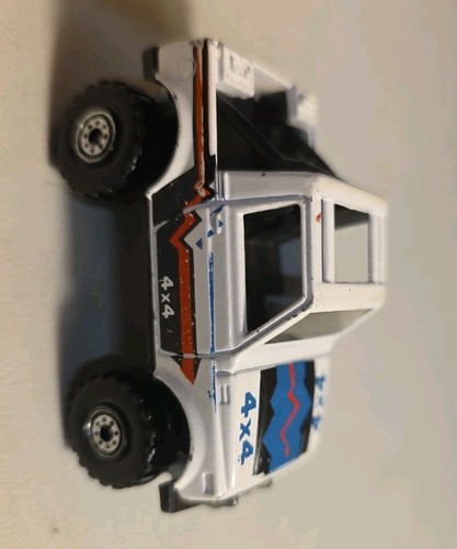 Vintage 1988 Hot Wheels Trailbusters Diecast 1/64 White Black Street Roader 4X4