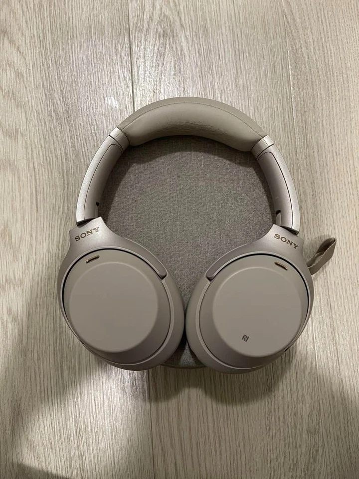 Cuffie wireless con cancellazione del rumore Sony WH-1000XM3 Platinum Silver ... - Immagine 2 di 4