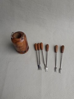 6 Cocktailspieße Bowlespieße Holz im Holzbehälter / Gasflasche