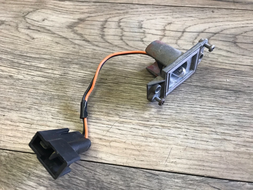 71 PLYMOUTH CUDA E 1970 CARROCERÍA MOPAR MARCADOR LATERAL PORTADOR DE LUZ FABRICANTE DE EQUIPOS ORIGINALES C-G Foto 2 de 3