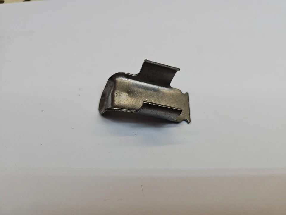 CAMOPLAST TRACK CLIP - Ski Doo Slide Ski Doo # AFT500003110 1974 - 1992 Foto 4 de 4