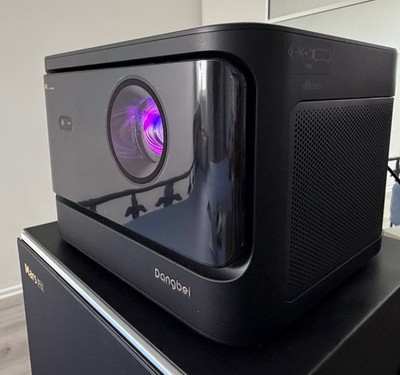   WM-FEELING PUR Dangbei 4K Laser Beamer   Public Viewing im WZ / Draußen OVP