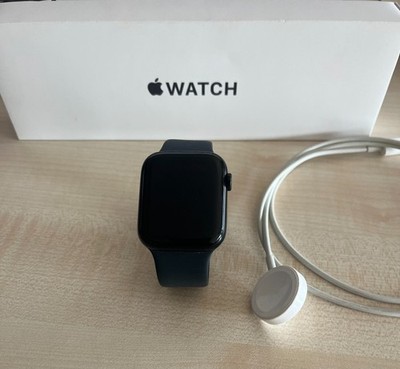 Apple Watch SE (2022) 44mm Mitternacht Aluminiumgehäuse mit Sportarmband,...