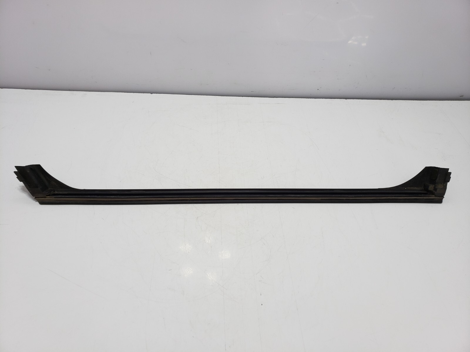 ✅ 10-14 OEM Rolls Royce Ghost RR4 Rear Left Driver Side Door Window Upper Seal