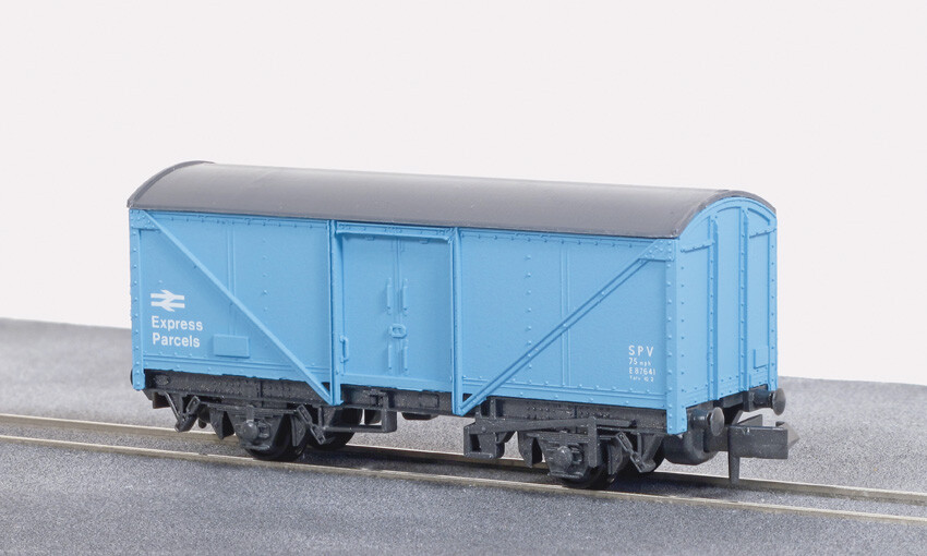 Peco NR-9B N Gauge Parcels Van BR Blue