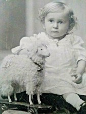 Cabinet card Kabinett bimba piccola pecora giocattolo foto antica Pietzner Wien