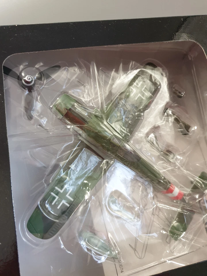 Dragon Wings 50074 FW 190D-9 Dora Major Barkhorn 1945 modello finito Metal 1:72 - Immagine 2 di 2