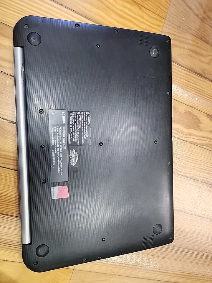 Toshiba Satellite Laptop For PARTS - Image 4 of 4