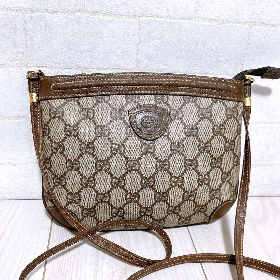 Vintage GUCCI Shoulder Bag for Women in Excellent Pre-Owned Condition