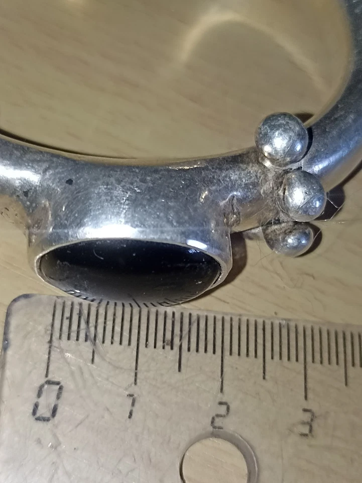 Jolie Bracelet Vintage Genre Ethnique Avec Pierre Noir Laiton Argenté - Photo 3/4
