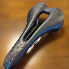 Sella Selle Italia SLR Flow nera design traforato guida confortevole
