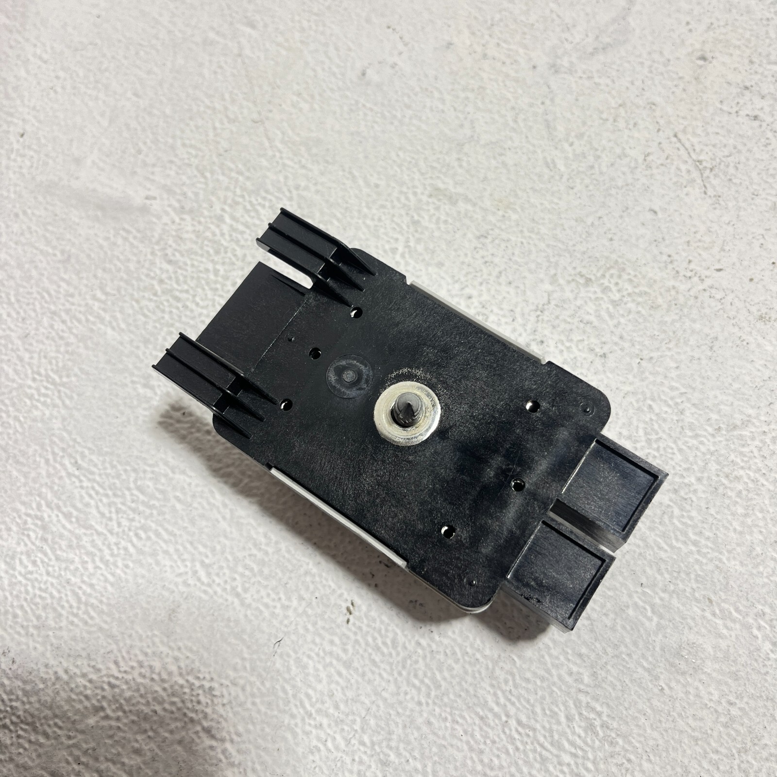 VOLKSWAGEN ATLAS 2018-2024 RADIO ANTENNA AMPLIFIER NOISE SUPPRESSOR FILTER OEM