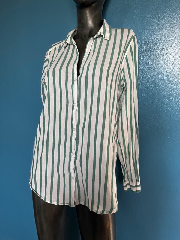Women's H&M Divided Boyfriend shirt size US 10