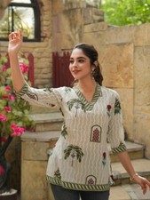 Women's Ethnic Motifs Printed V-Neck Pure Cotton Green Kurti