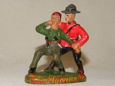FIGURINE DURSO POLICE MONTEE CANADIENNE POLICIER EN PRISE AVEC UN COWBOY BANDIT