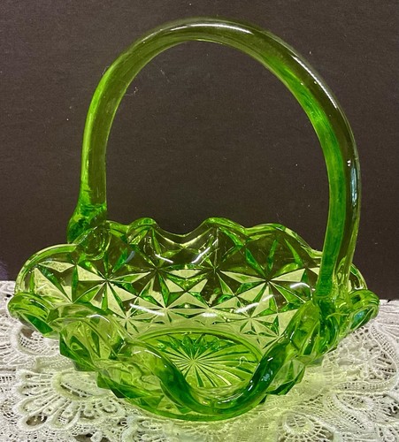 Vintage Lime Green Indiana Pressed Glass Basket Diamond Star Pattern 7.25" tall - Picture 6 of 8