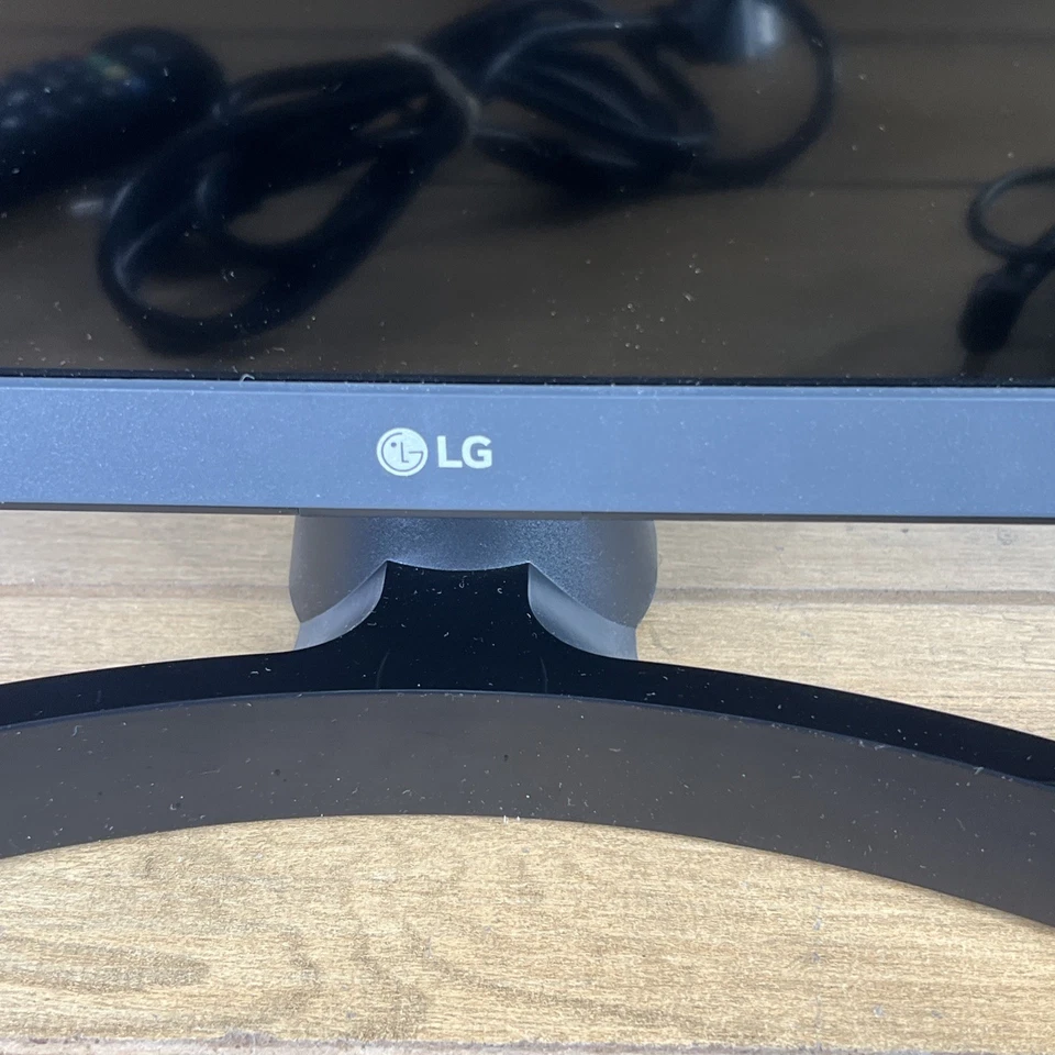 LG 24LM530S 24" IPS LED Mountable Smart TV Monitor Remote Build in Speakers MINT - Image 3 of 4