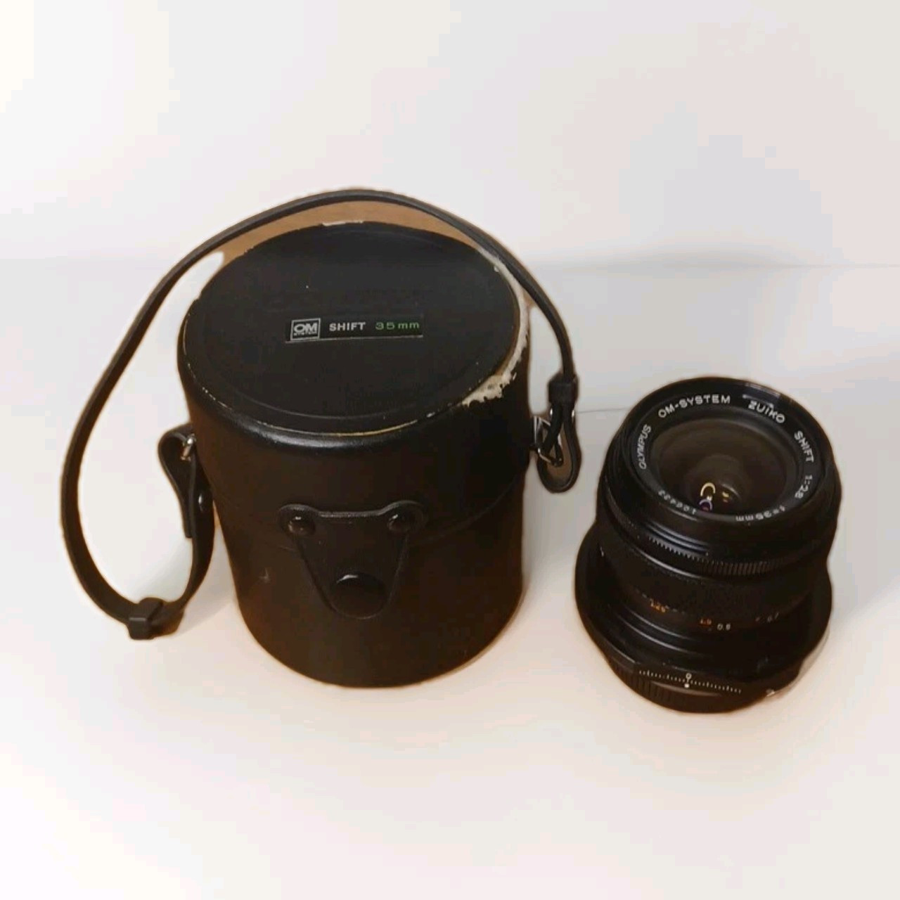 OLYMPUS オリンパス ZUIKO SHIFT 35mm F2.8 Excellent Olympus OM-System Zuiko Shift 35mm F2.8 Lens with Case