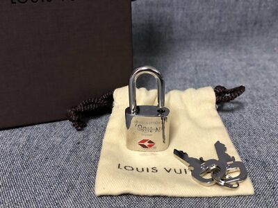 やす吉様　Louis Vuitton TSAマーク　パドロック シルバー Authentic LOUIS VUITTON TSA Padlock Silver Palladium De