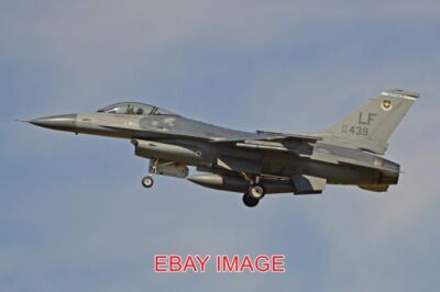 FOTO FLUGZEUG GENERAL DYNAMICS F-16C '85-439 / LF' BETRIEBEN VON 62ND FIGHTER S