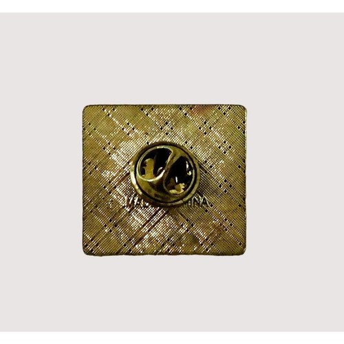 Las Vegas Flag Eagle Pin God Bless America Tie Tac Lapel Hat Gold Tone 1 inch - Picture 2 of 3
