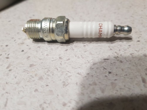 CHAMPION SPARK PLUG SET V12YC (4) fits HOLDEN - Picture 3 of 3