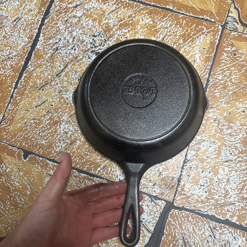 VTG Lodge 8" 5 SK D 3 Notch Heat Ring Cast Iron Skillet Made in USA Pour Spouts - Picture 5 of 9