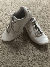nike sideline 3 cheer shoes size 7