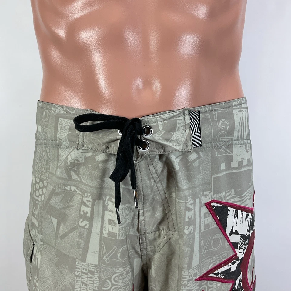 VINTAGE 90S VOLCOM BRUCE IRONS MOD TECH GRAY STARS BOARD SHORTS MENS 33 X-LONG - Image 3 of 4