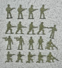 Vintage 80  s Classic Green Army Men Plastic Toy Soldiers Military Lot of 19