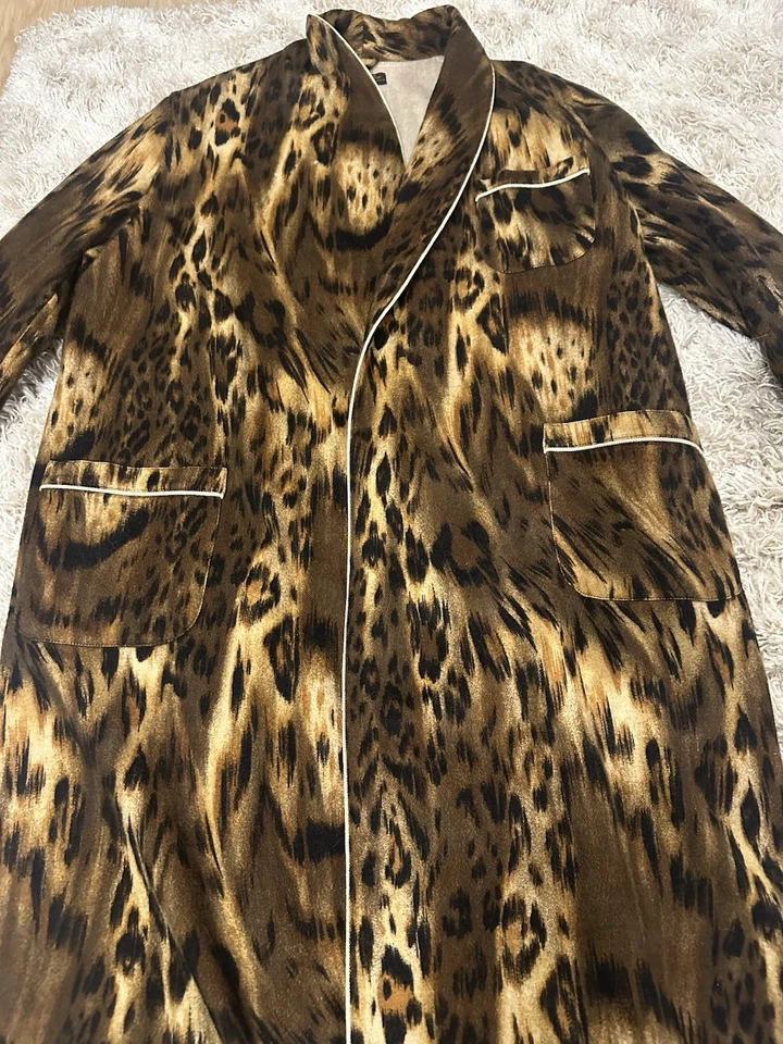 Bata Loro Piana Hecha en Italia 100% Cachemira “Babydoll” Talla M Estampado Leopardo Foto 3 de 4