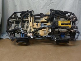 LEGO Technic 8880 Vintage. (1994) W/Instructions.