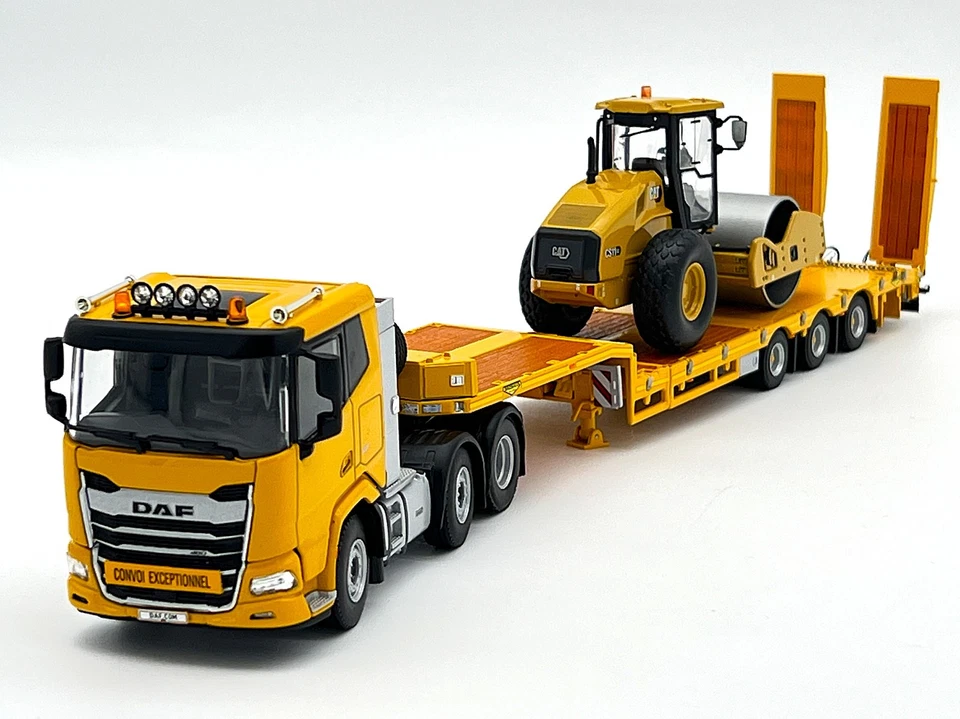 DAF XF lowloader with ramps + CAT CS11 GC soil compactor WSI truck models 1:50 - Image 4 of 4