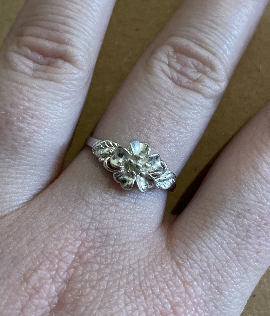 Flower Solid Sterling Silver 925 Ring Pretty Leaf… - image 1