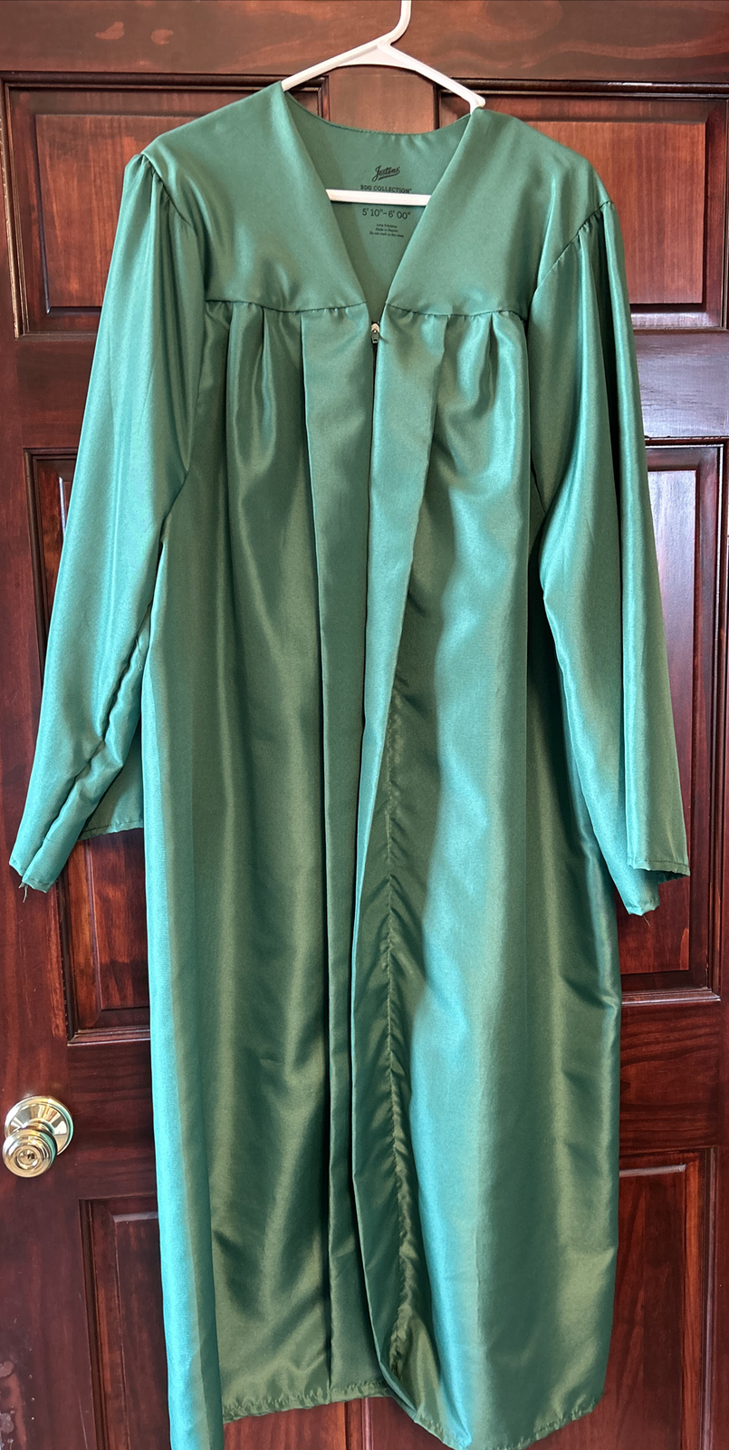 JOSTENS GRADUATION GOWN , green shiny fabric 5’10” … Gem