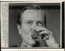 1975 Press Photo Russell Train drinks water at Washington news conference
