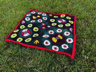Vintage Uzbek hand embroidered suzani bedspread hook work chain stitich 100 x 89