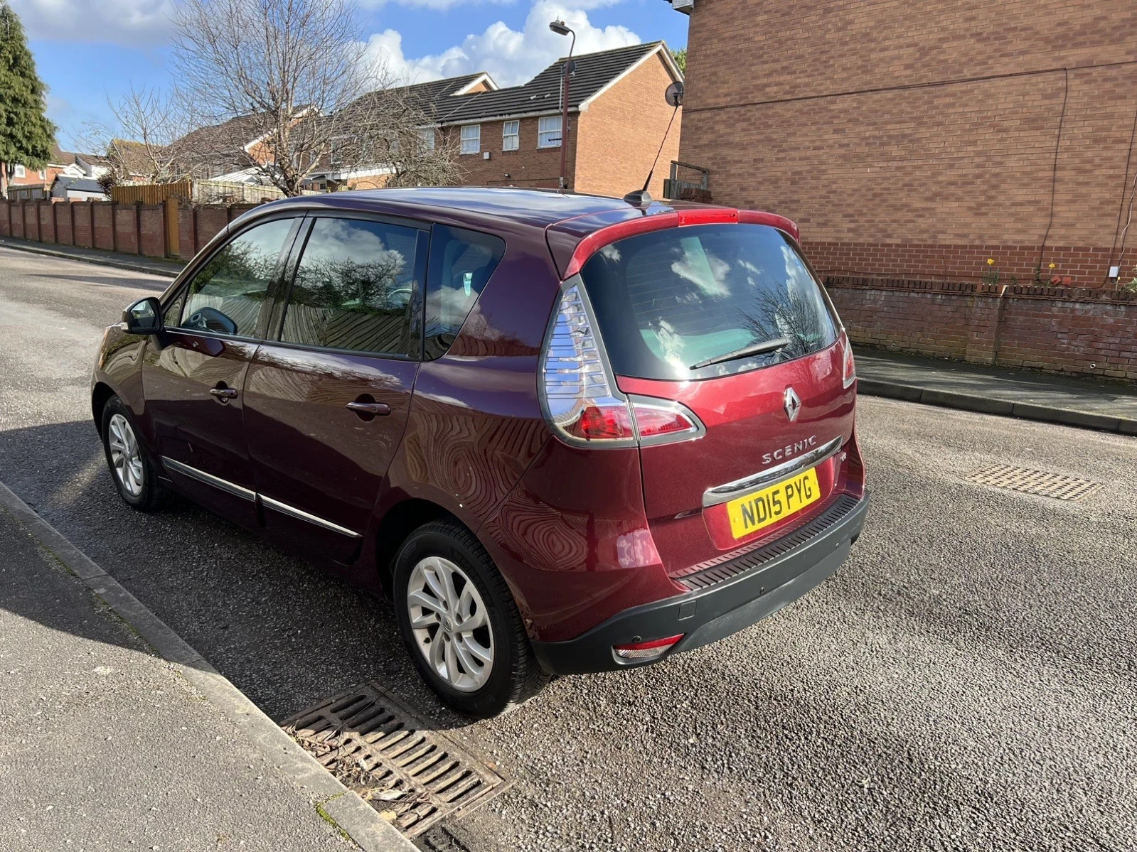 2015 Renault Scenic, photograph 4