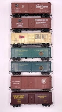 HO scale seven (7) 40' box cars Athearn + Accurail METAL WHEELS KNUCKLE COUPLERS