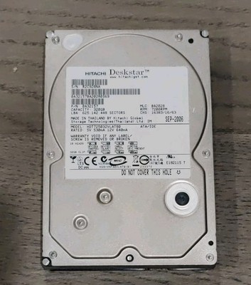Hitachi Deskstar HDT725032VLAT80 Hard Drive 0A32157 320GB  Internal 7200RPM 3.5''