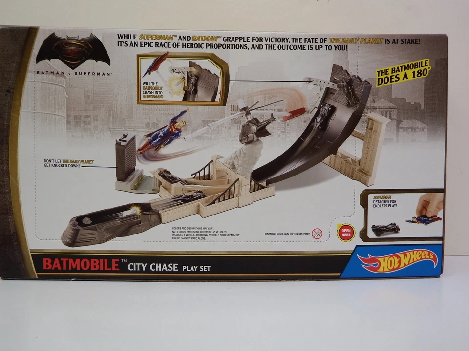 Hot Wheels BATMAN VS SUPERMAN - BATMOBILE CITY CHASE - Ages 4 & up - Image 3 of 4