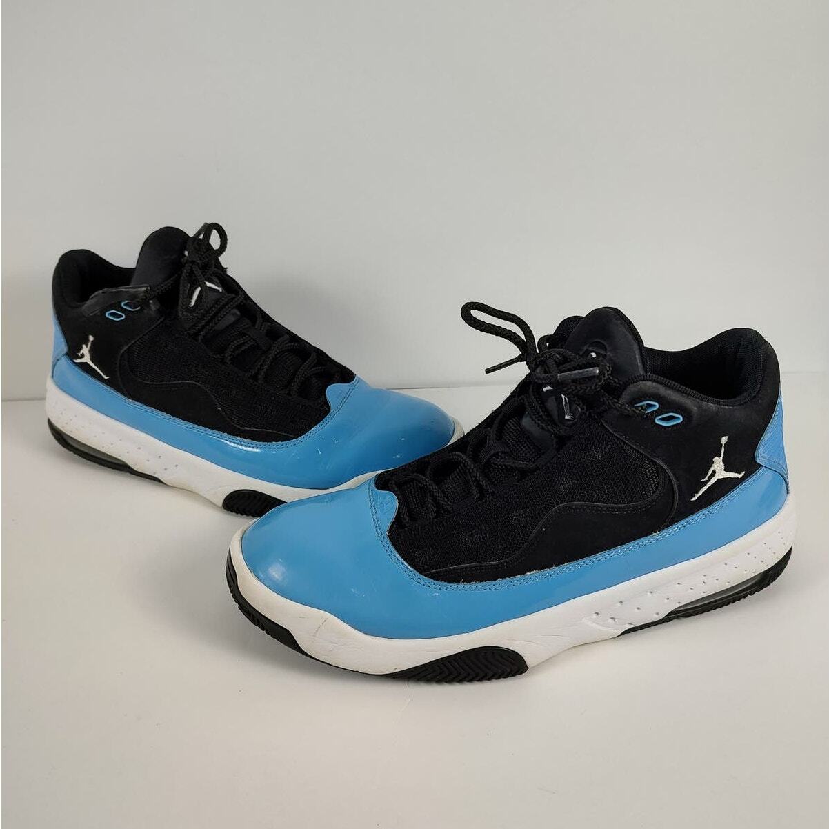 Jordan mens basketball shoes streetwear size 9.5 Max Aura 2