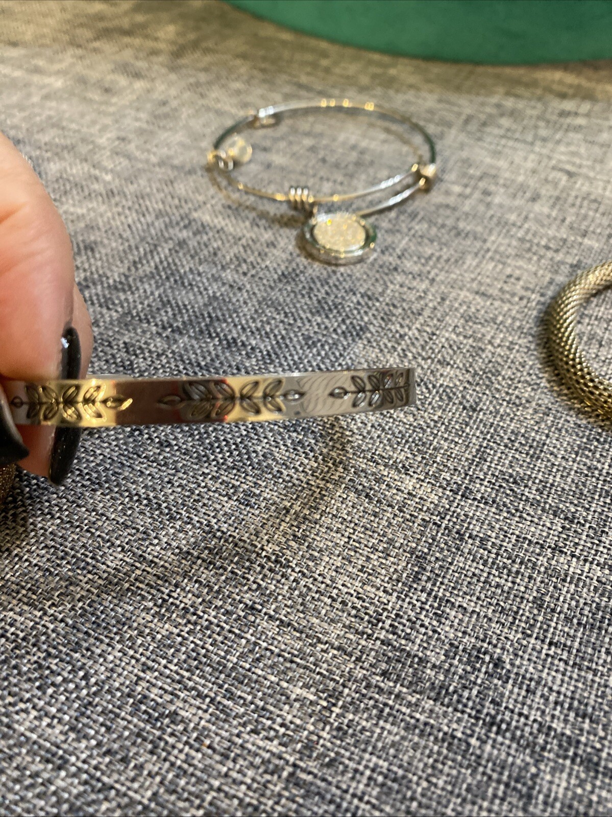 Mixed LOT (8) Bangle Bracelets - image 5