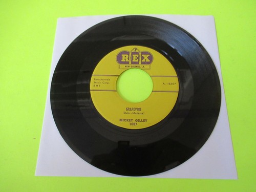SIGNED AUTOGRAPHED MICKEY GILLEY GRAPEVINE / THAT'S HOW ITS GOT TO BE 45 7" - Picture 2 of 3