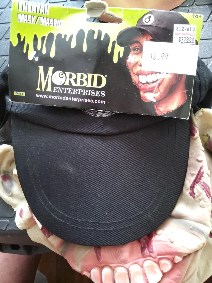 Disfraces de Halloween de golf con máscara de ojos negros de Tiger Woods Foto 3 de 3