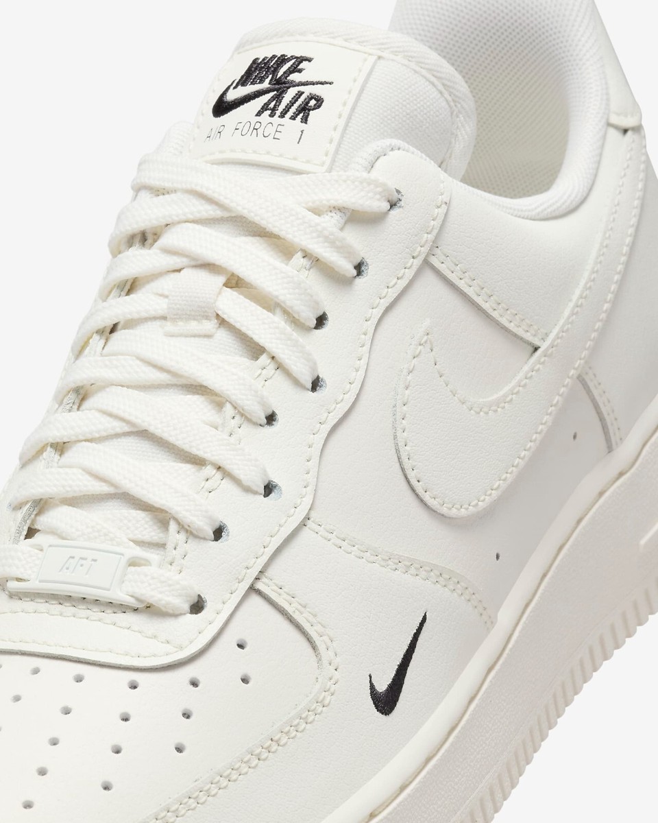 Nike WMNS Air Force 1 '07 Essential 